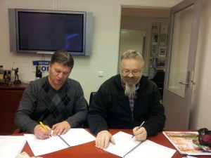 Alf Birger Rostad og Snorre Johansen signerte kjøpekontrakten på Judohallen 12.12.12., temmelig nært kl 12.