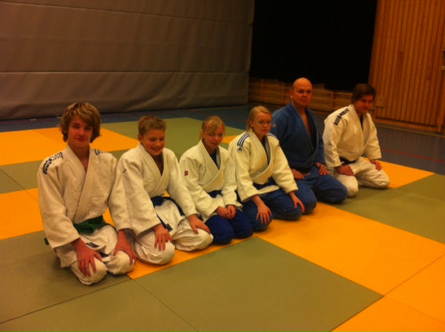 Trenerne klar til dyst, f.v.: Eirik H. Skjelbred, Lavrans L. Næss, Ragnhild Holbø, Ingebjørg Holbø, Tore Brenne og Håvard T Johansen.