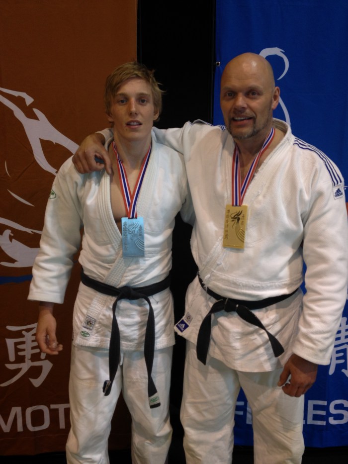 F.v.: Imponerende sølv i SH -81 til Henrik Reitan og NM-gull nr 7 i senior til Egil Kvåle +100.