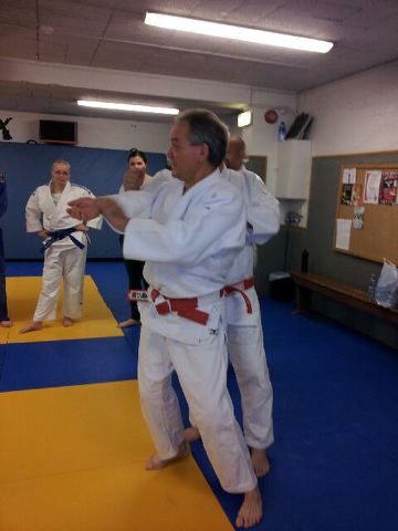 Franky De Moor fra EJUs dommerkommisjon instruerer.