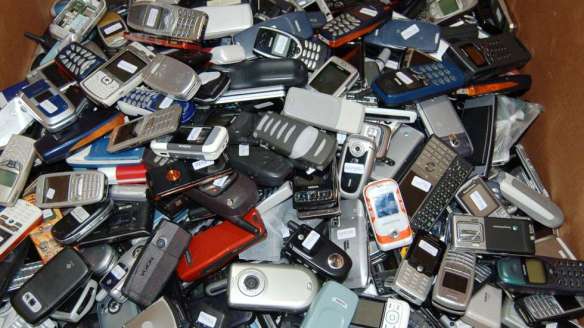 Innsamlinga av gamle telefoner ga nesten 6000 kr i klubbkassen.