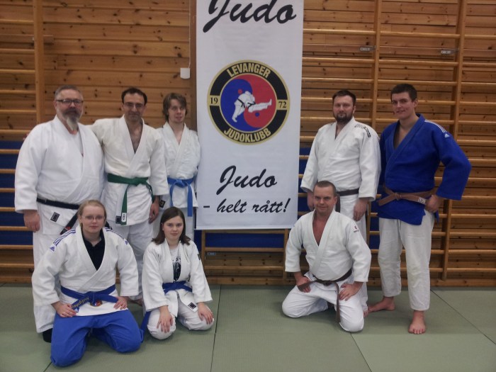 Kursleder Alf Birger Rostad med deltakerne på Trener 1-kurset.