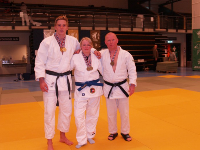 Tre Gull til Henrik Reitan, to bronse til Ingebjørg Holbø og bronse til Lars Erik Bjørås.