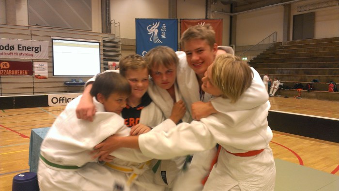 Hederlig innsats og gode resultater. F.v.: Thomas Wikdahl. Jonas Leonhardsen, Markus Leonhardsen, Lavrans Lysne-Ness og Inez Lysne-Ness