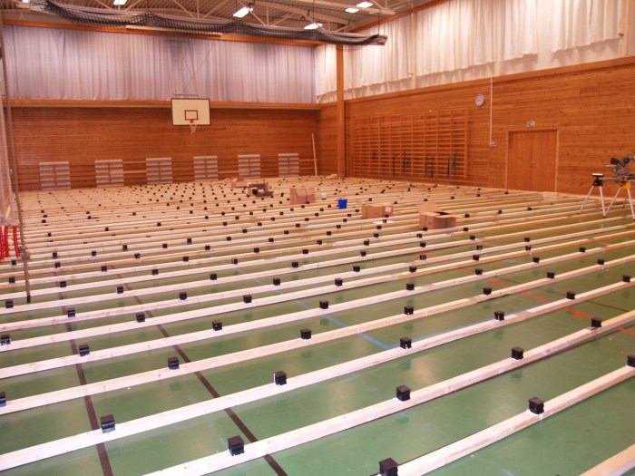 Så langt kom man onsdag kveld - nær halvparten av gummiklossene er på plass.