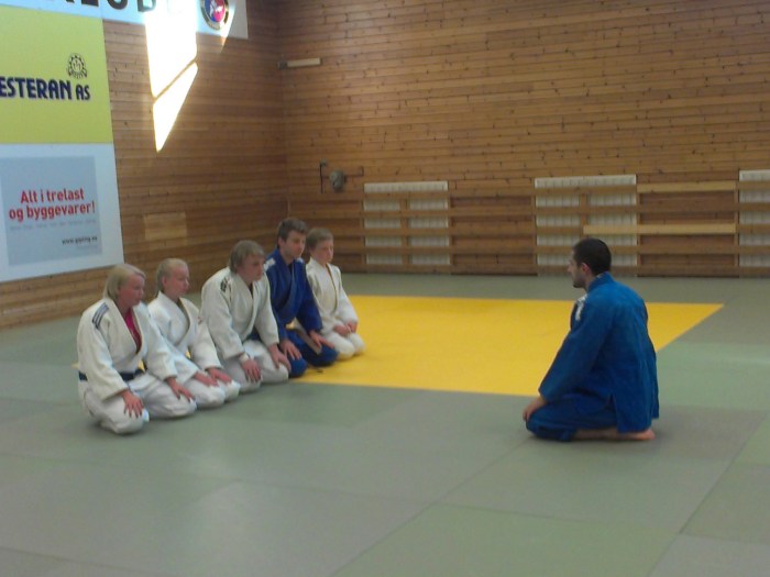 Benjamin Rajabi ledet treninga med Ingebjørg Holbø, Ragnhild Holbø, Markus Leonhardsen, Jørgen Ruiz Garcia og Jonas Leonhardsen.