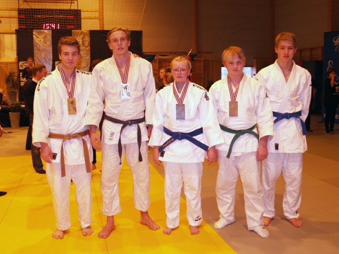 F.v.: Jørgen Ruiz Garcia, Henrik Reitan, Ingebjørg Holbø, Markus Leonhardsen og Lavrans Lysne-Ness.