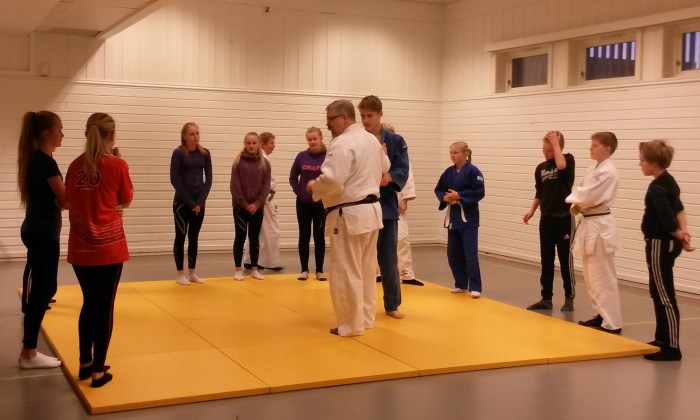 Elever fra Vuku oppvekstsenter og LJKs instruktører.