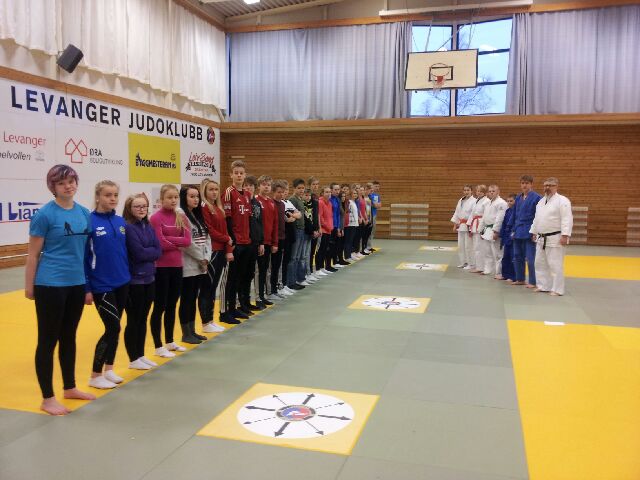 52 konfirmanter var med på opplegget som ble ledet av Alf Birger Rostad.