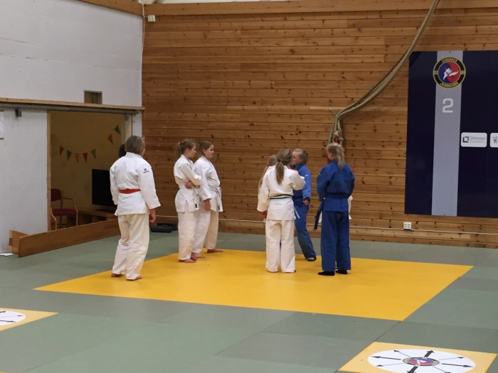 Og jentene har en del av storsalen.