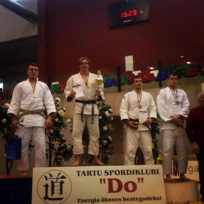 Henrik Reitan på toppen av pallen.