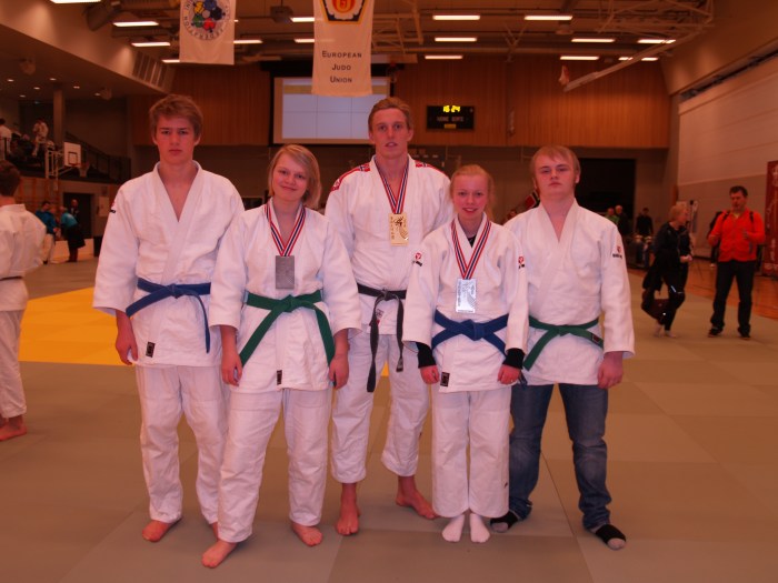 F.v.: Lavrans Lysne-Ness, Inez Marie Lysne-Ness, Henrik Reitan, Ragnhild Holbø og Markus Leonhardsen.