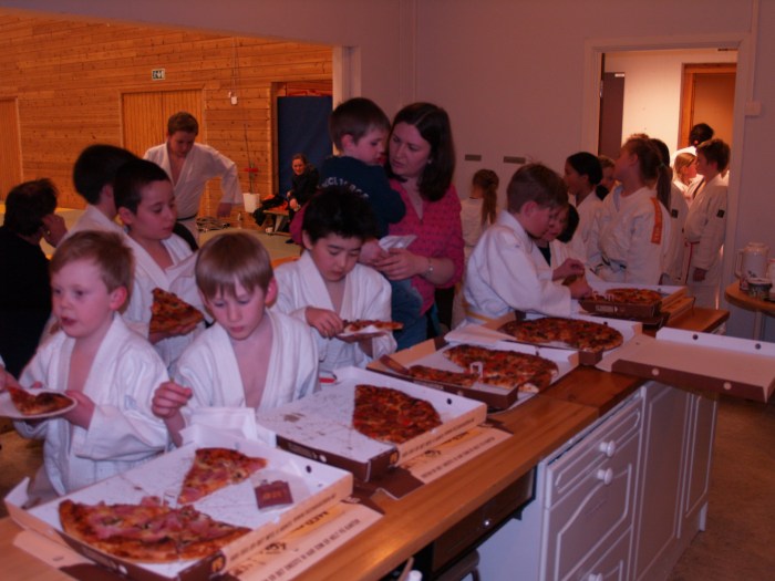 Velfortjent pizza etter treninga.