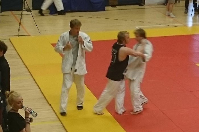 Få inn rotasjonen, formaner storebror