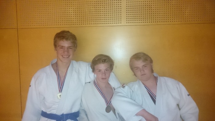 Tre fornøyde medaljevinnere på Ippon-Cup i Nadderudhallen