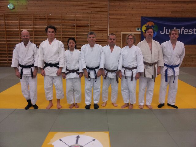 Kandidatene sammen med sine uker.