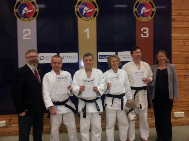 F.v.: Alf Birger Rostad, Ståle Wikdahl, Jan Ove Rein, Anne Hokstad, Leif Edward Ottesen Kennair og Birgit Ryningen. Kim-Seraphus Brynildsen var ikke til stede da bildet ble tatt.