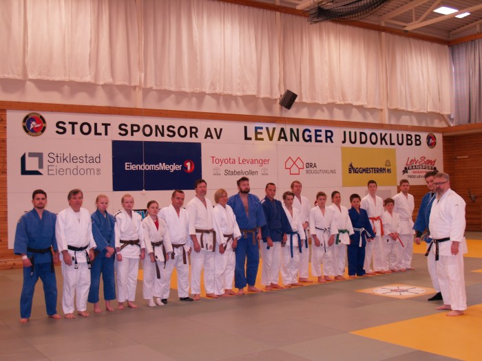 Treningssamling med spredning i alder og nivå.