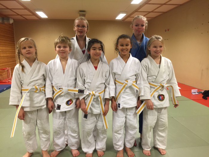 Gradert til gult, 5. mon. F.v.: Sunniva Brenne, Torjus Ertzaas, , Anita Pajenda, Hanna Mikaela Hveem og Pernille Ertzaas