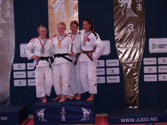 SenDÅpen-63: Gull og kongepokal til Cecilie Bolander, sølv til Madelene Rubinstein og bronse til Veronica Kristiansen og Rosa Alsgaard.